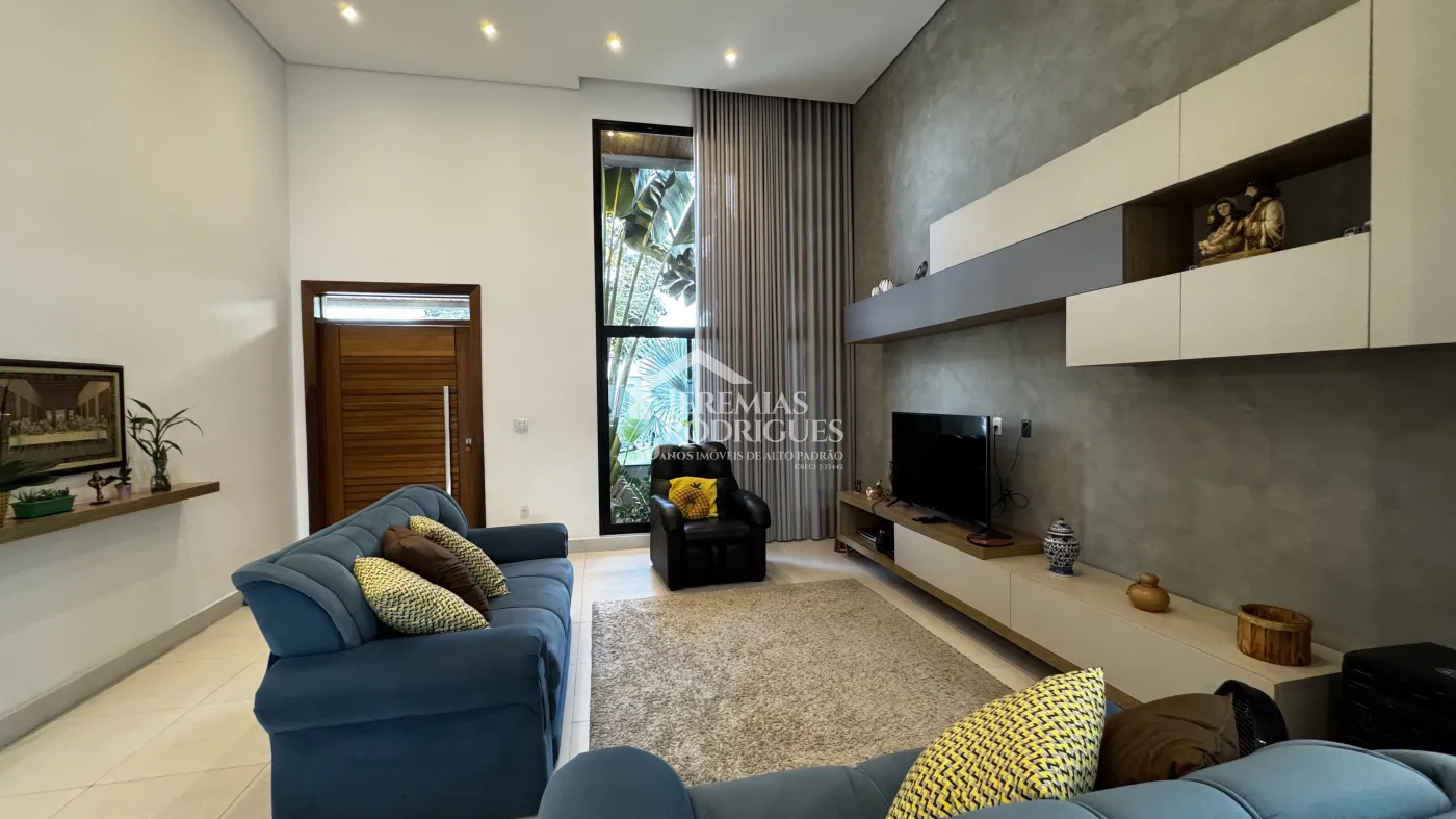 Casa à venda com3 suítes no Condomínio Reserva dos Lagos em Pindamonhangaba/SP.