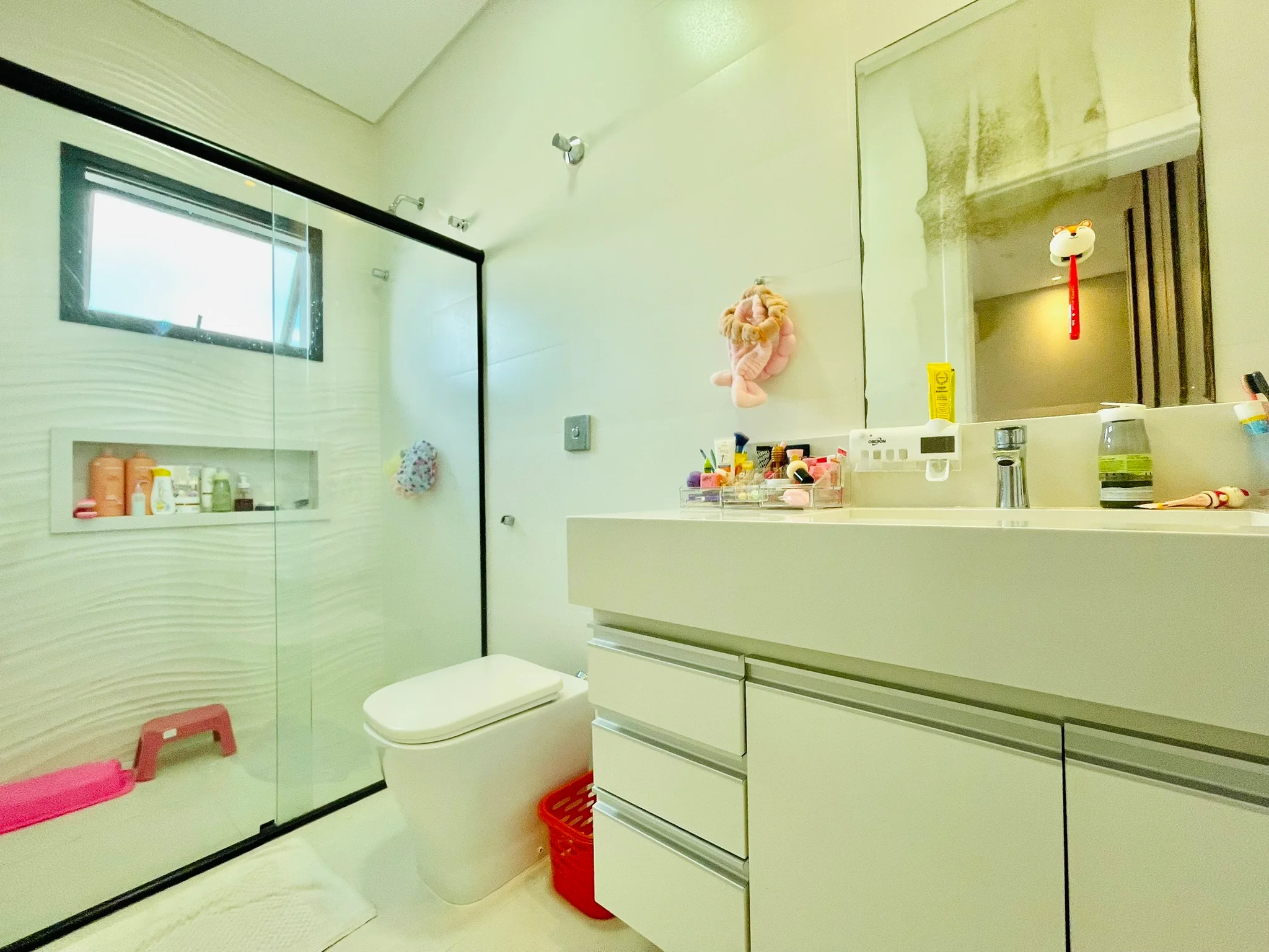 Casa à venda com 4 suítes no Condomínio Tecoara em Taubaté/SP.