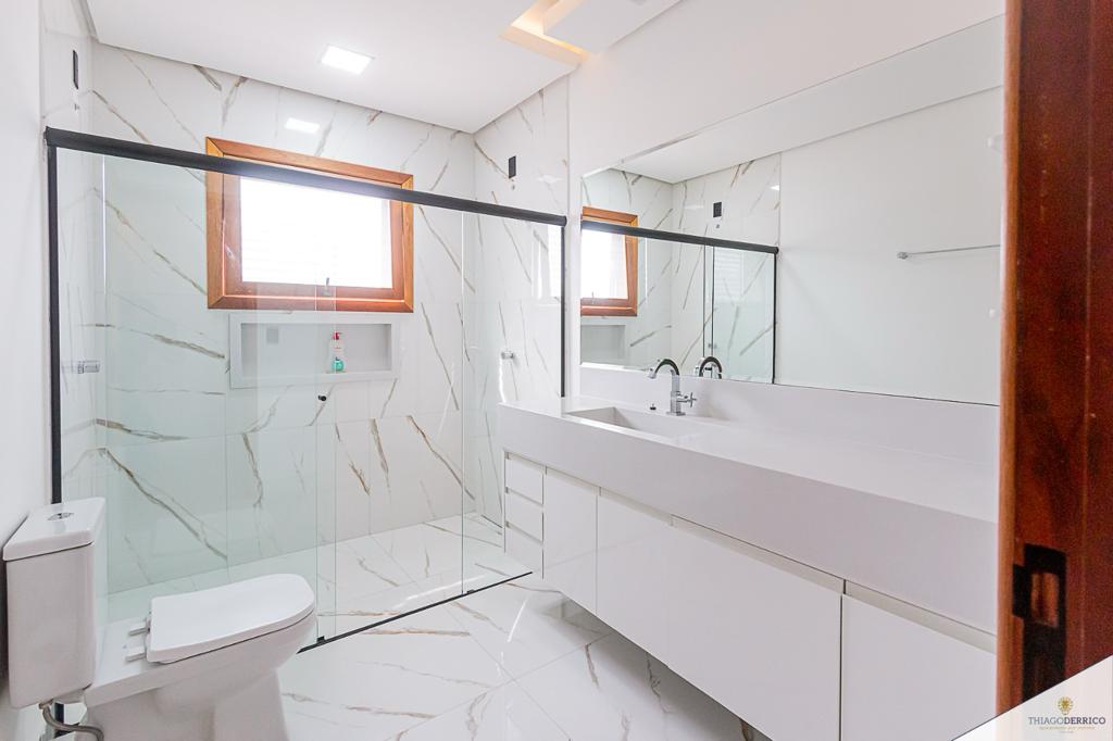 Casa para venda e locação com 4 dormitórios no Condomínio Colonial Village I em Pindamonhangaba/SP.