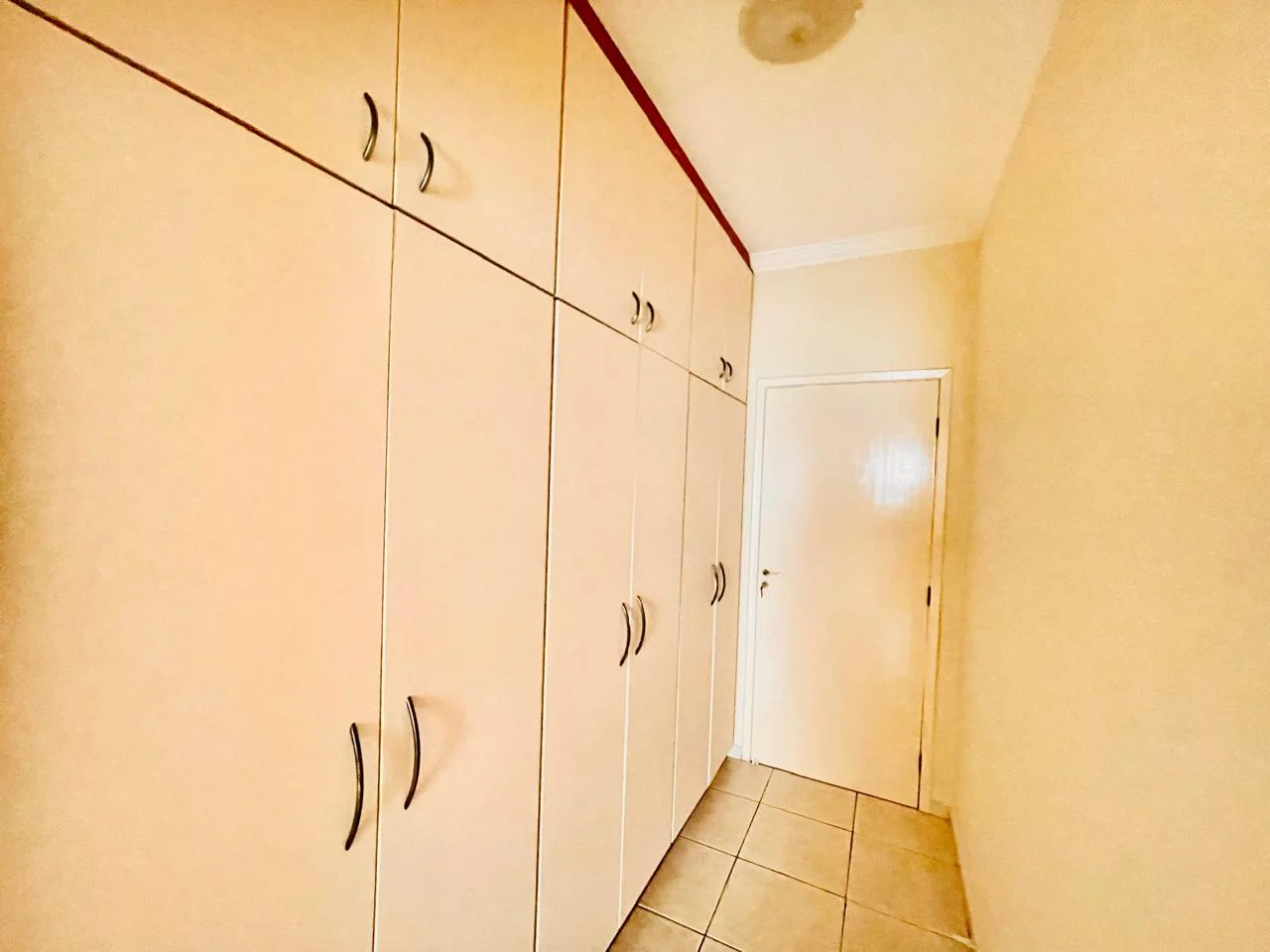Casa com 3 dormitórios á venda no Condomínio Taubaté Village em Taubaté/SP.