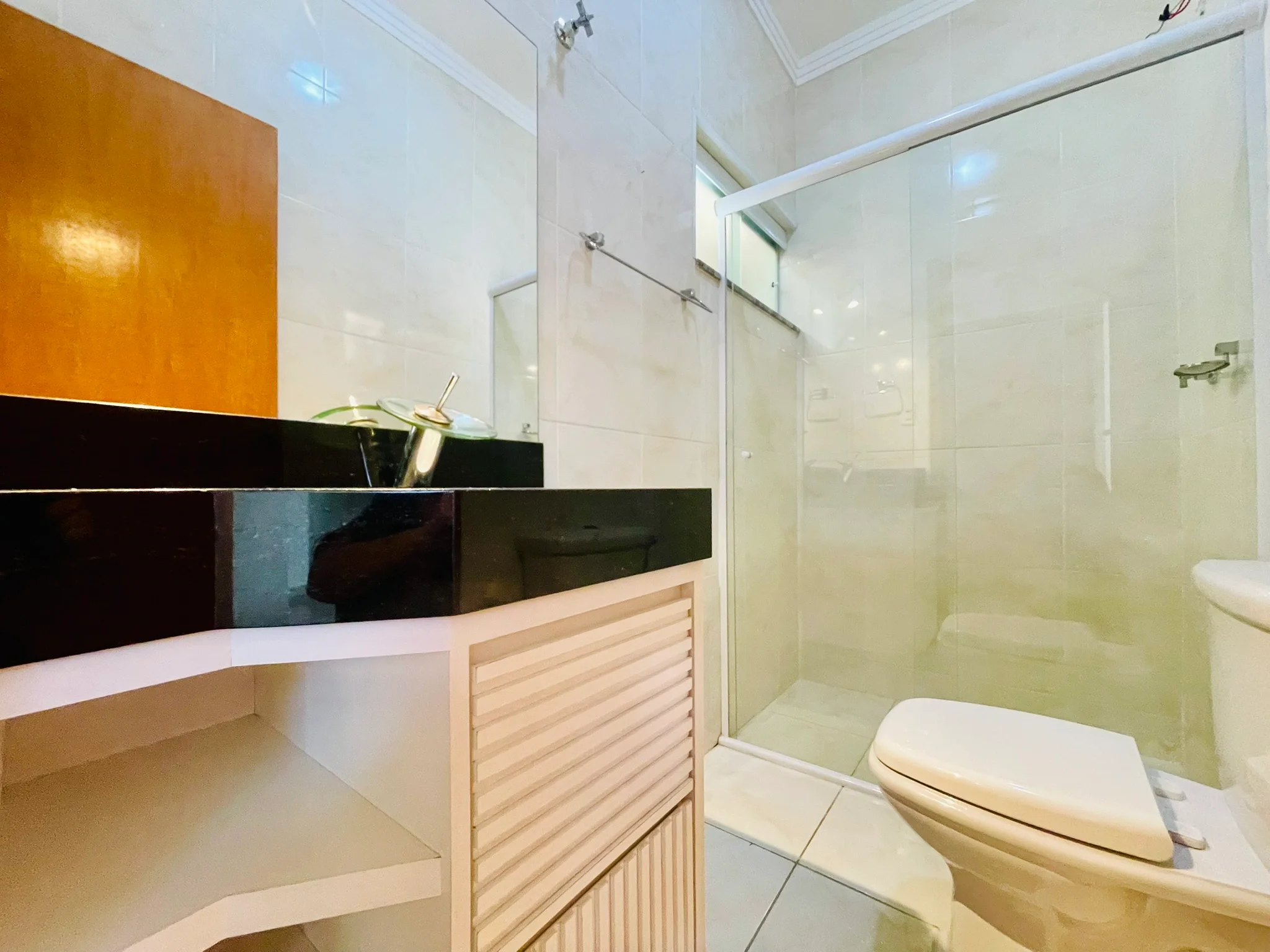 Casa à venda com 4 dormitórios no Condomínio Campos do Conde III em Tremembé/SP. 