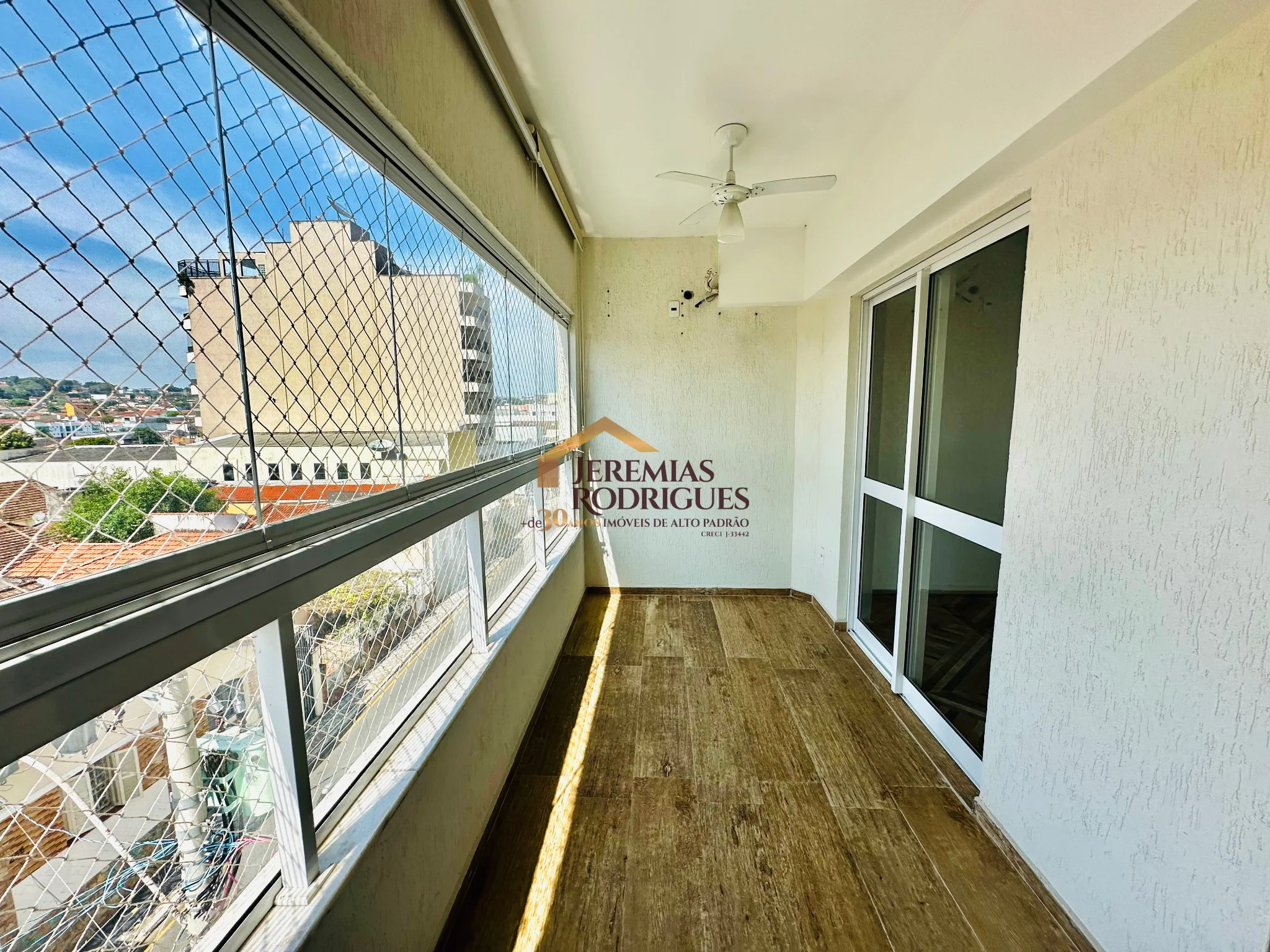 Apartamento para locação e venda no Edifício Solar Vicente Giffoni em Taubaté/SP.