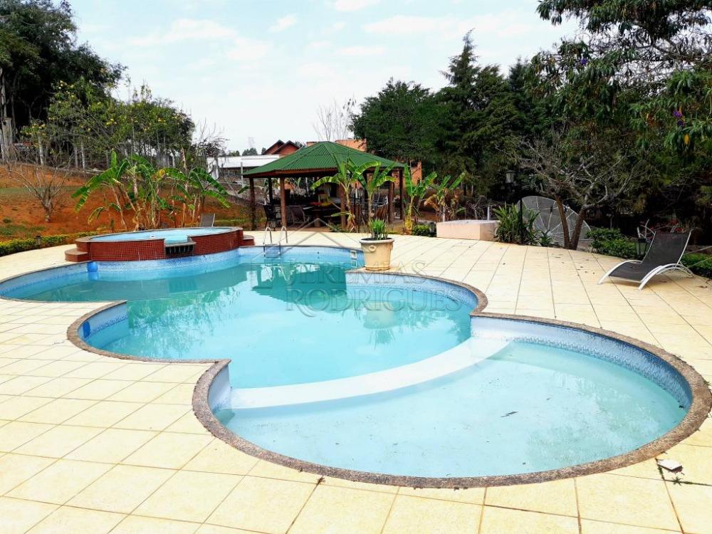 Casa à venda com 6 dormitórios no Condomínio Chácaras Cataguá em Taubaté/SP.