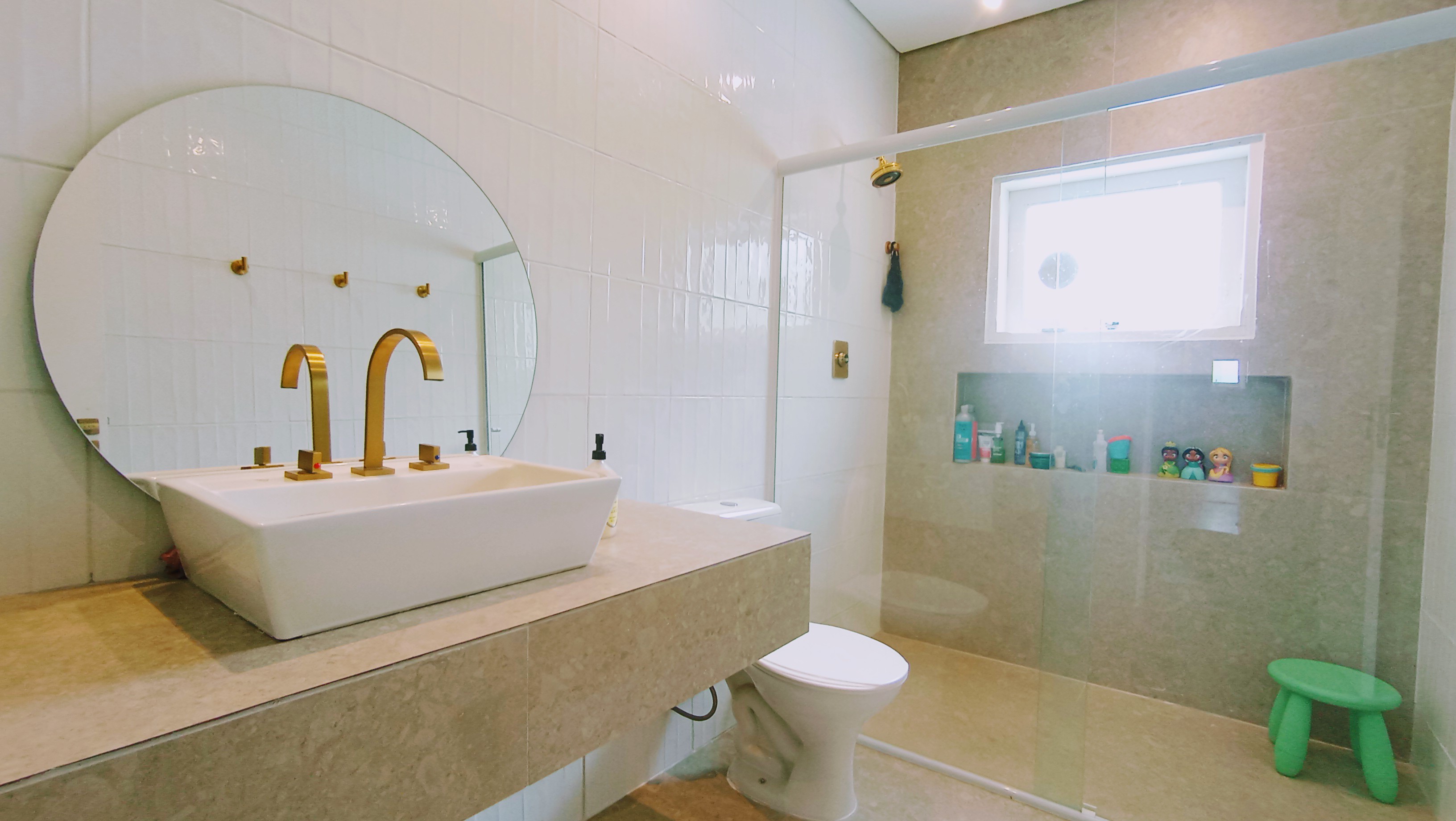 Casa à venda com 3 dormitórios no Condomínio Portal do Sol em Tremembé/SP.