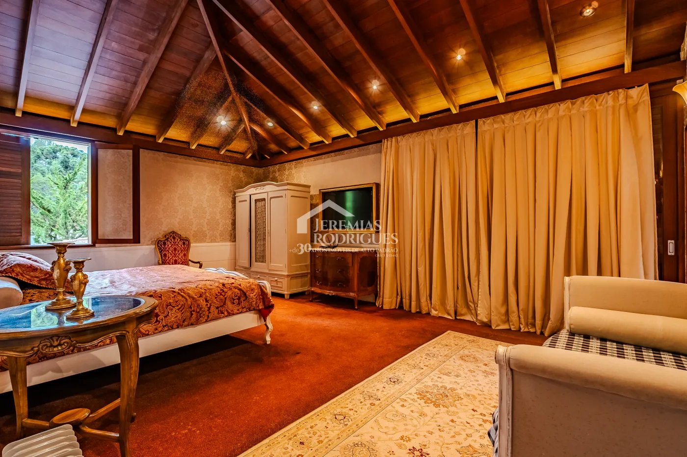 Casa para venda com 5 suítes no Condomínio Villandry em Campos do Jordão/SP