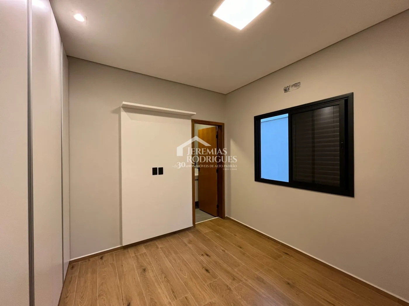 Casa assobradada à venda com 3 suítes no Condomínio Cyrela Landscape em Taubaté/SP.