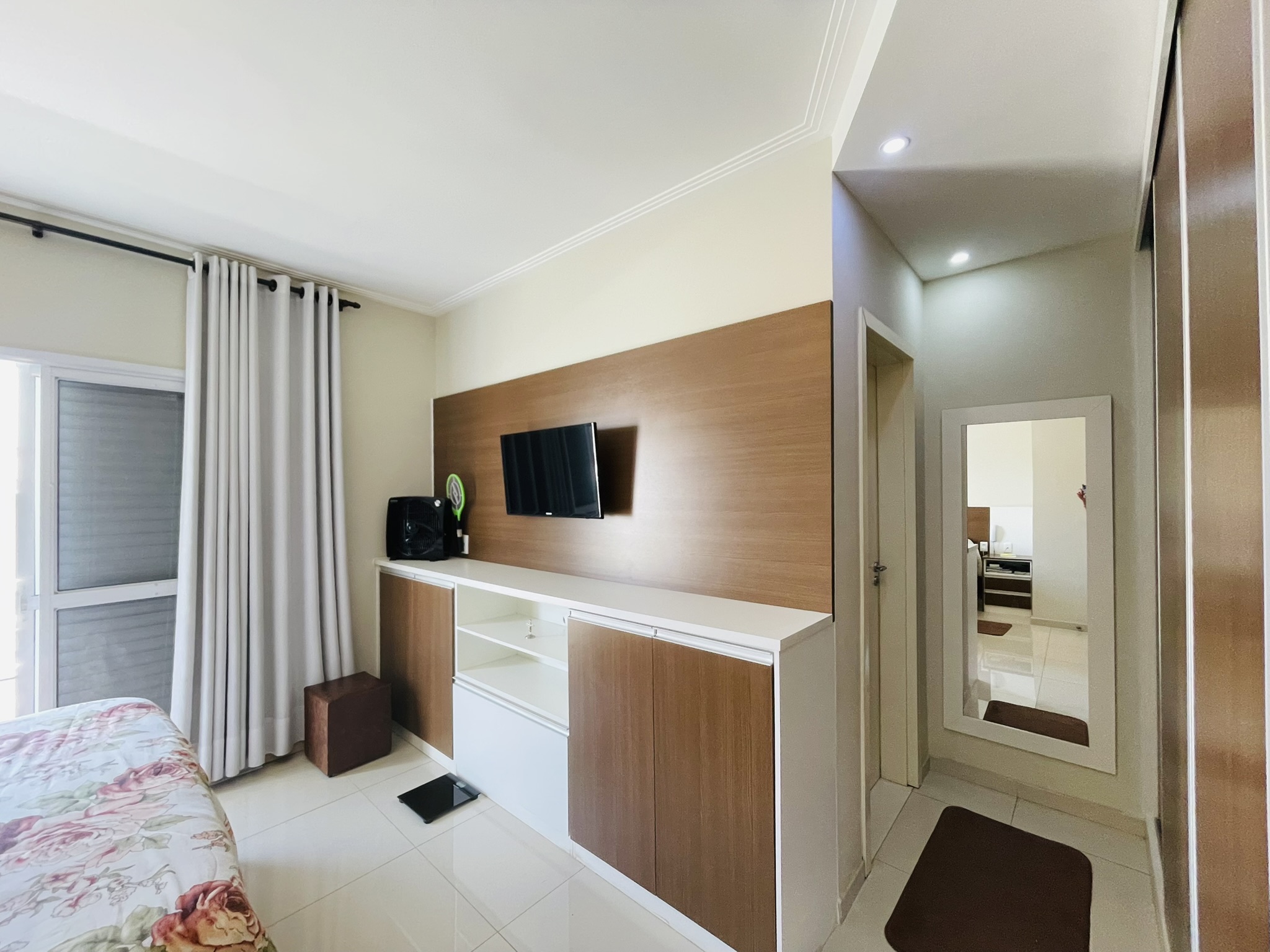 Casa à venda com 3 dormitórios no Condomínio Moema Ville em Pindamonhangaba/SP.