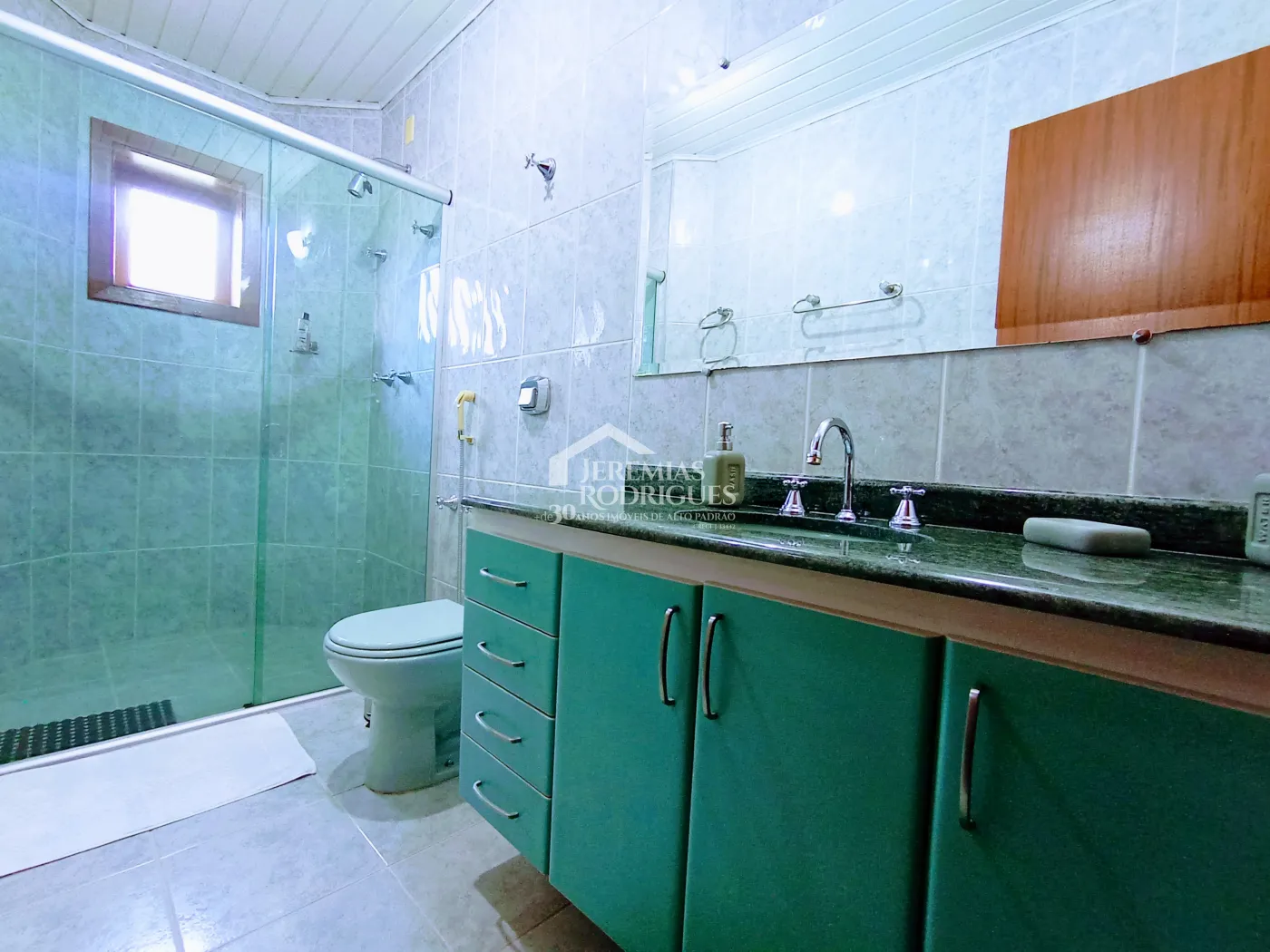 Apartamento para venda com 4 dormitórios no Edifício Solar Bela Vista em Campos do Jordão/SP