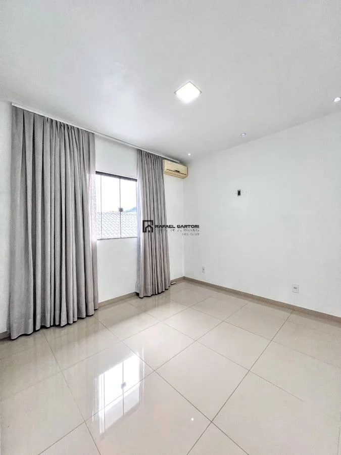 CASA COM 05 QUARTOS BAIRRO AMIZADE