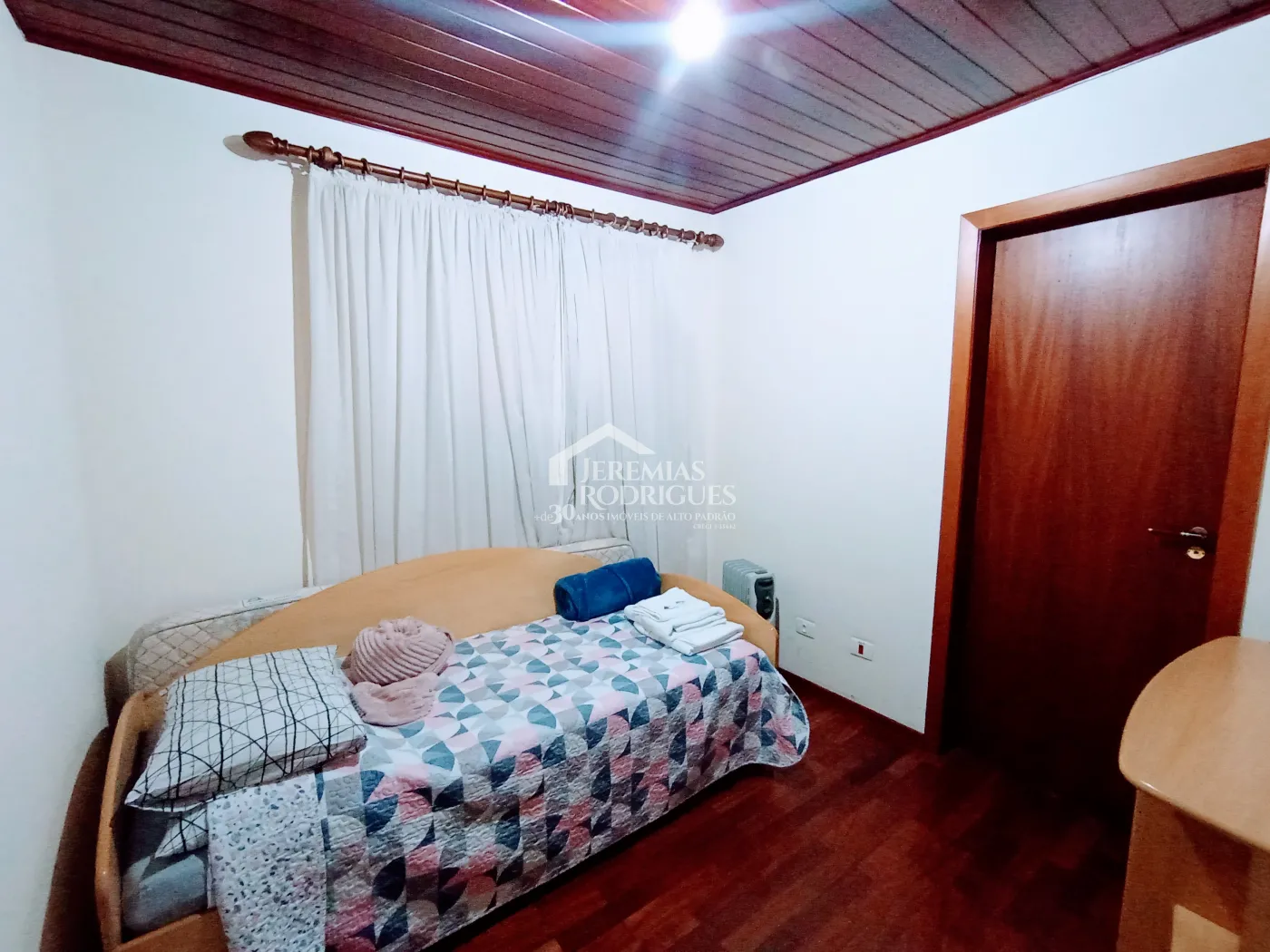 Apartamento para venda com 4 dormitórios no Edifício Solar Bela Vista em Campos do Jordão/SP