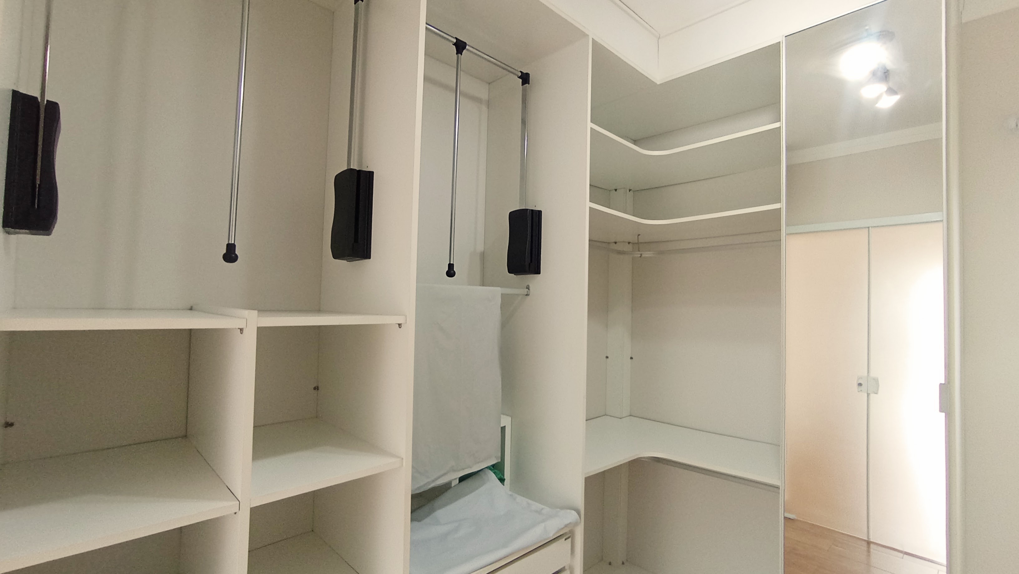 Casa para locação com 3 suítes no Condomínio Campos do Conde II - Chambord em Tremembé/SP.