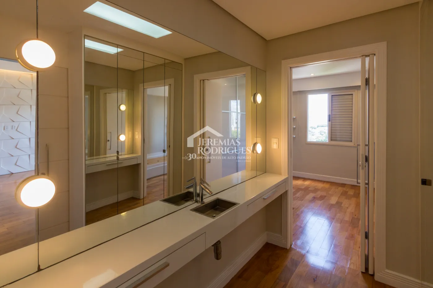 Apartamento à venda com 3 suítes, 274 m² no Edifício Milão em Taubaté/SP.