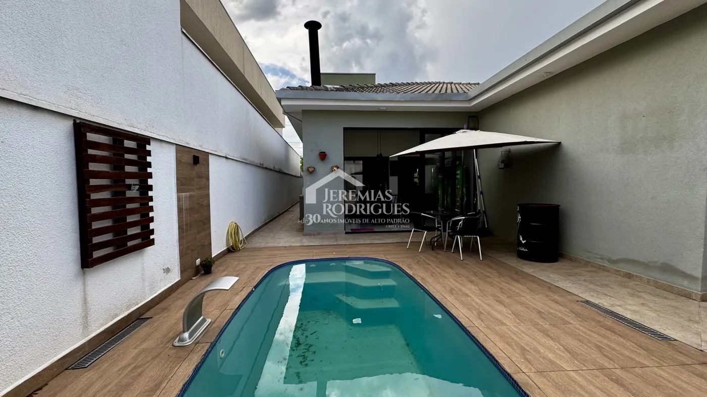 Casa à venda com 3 suítes no Condomínio Reserva dos Lagos em Pindamonhangaba/SP.