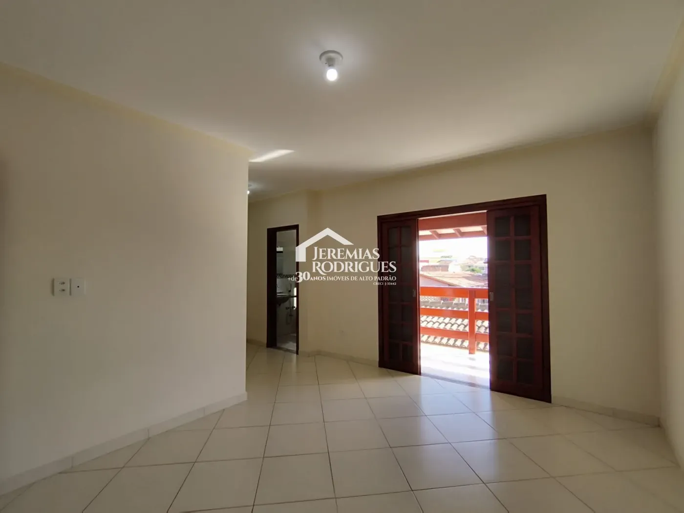Casa à venda com 4 dormitórios no bairro Alto do Cardoso em Pindamonhangaba/SP.