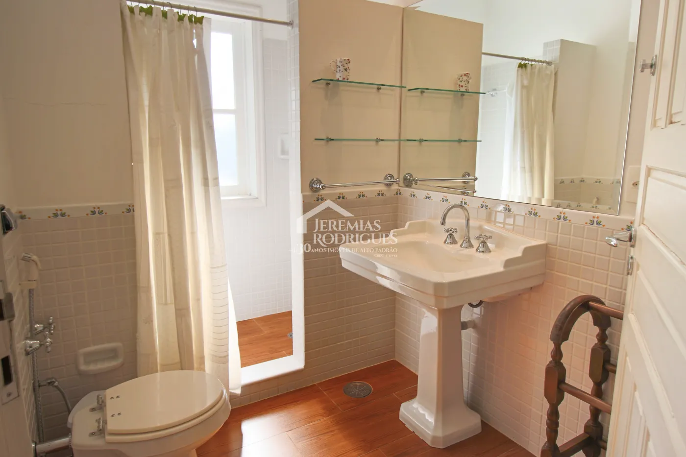 Sobrado com 6 suítes, 615 m² - Vila Inglesa - Campos do Jordão/SP.