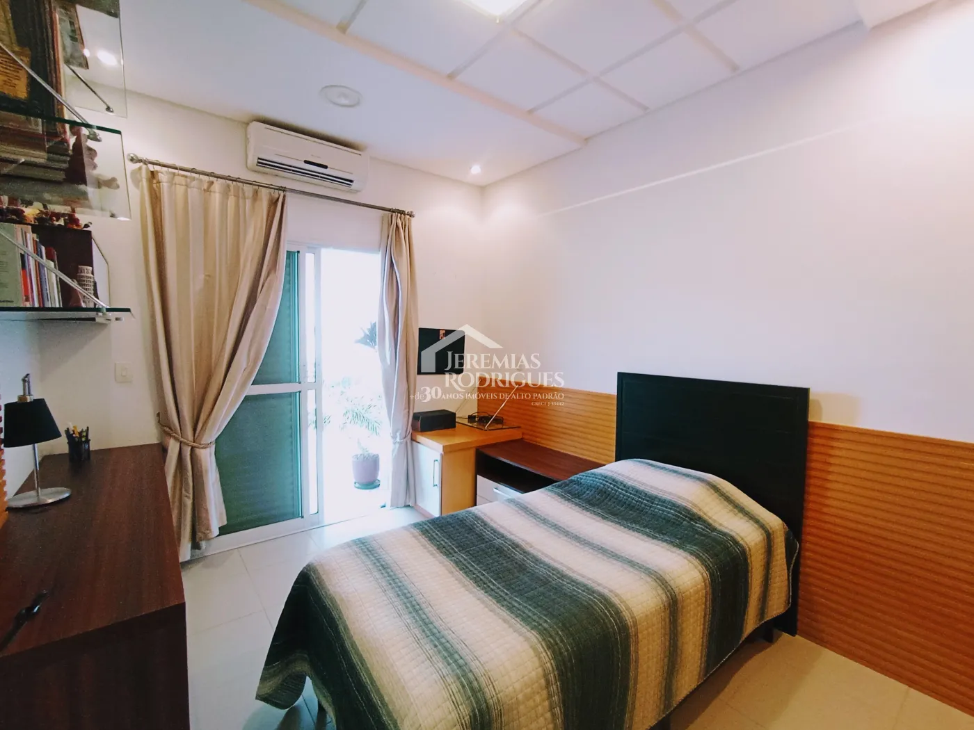 Casa à venda com 4 dormitórios no Condomínio Taubaté Village em Taubaté/SP.