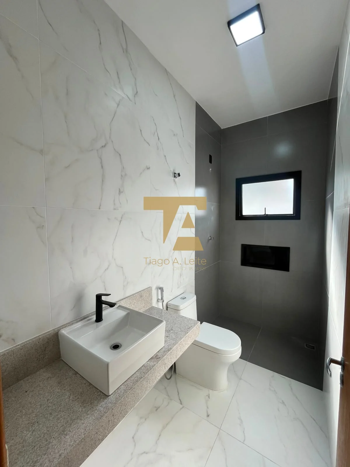 Casa nova térrea no Condomínio Laguna, Pindamonhangaba. São 150m² de área construída, 3 dorms (1 suíte) e área gourmet