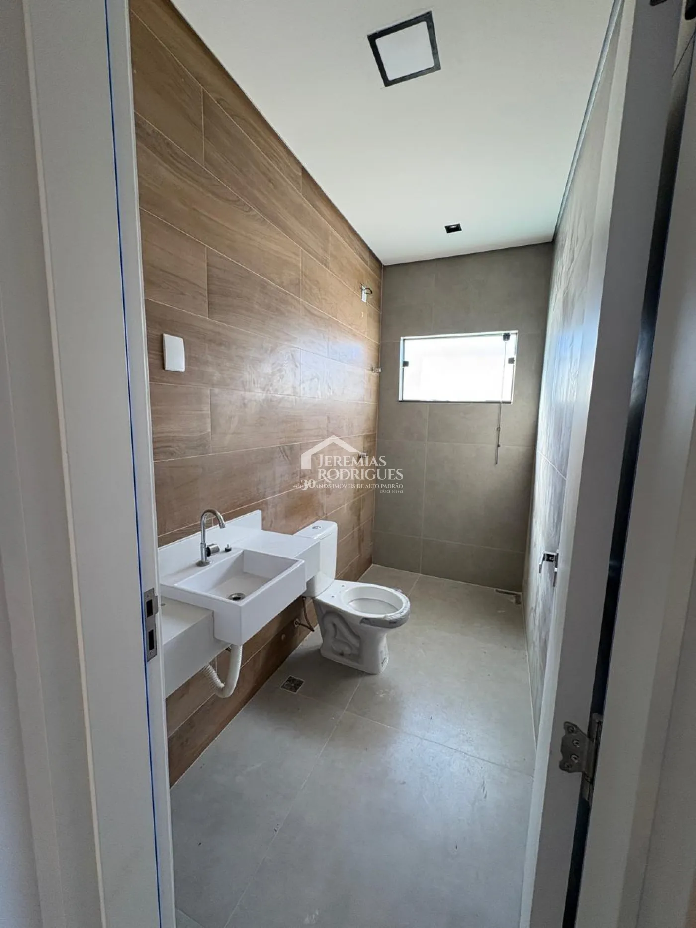Casa com 3 dormitórios, 151 m² - Condomínio Pérola do Vale - Tremembé/SP.
