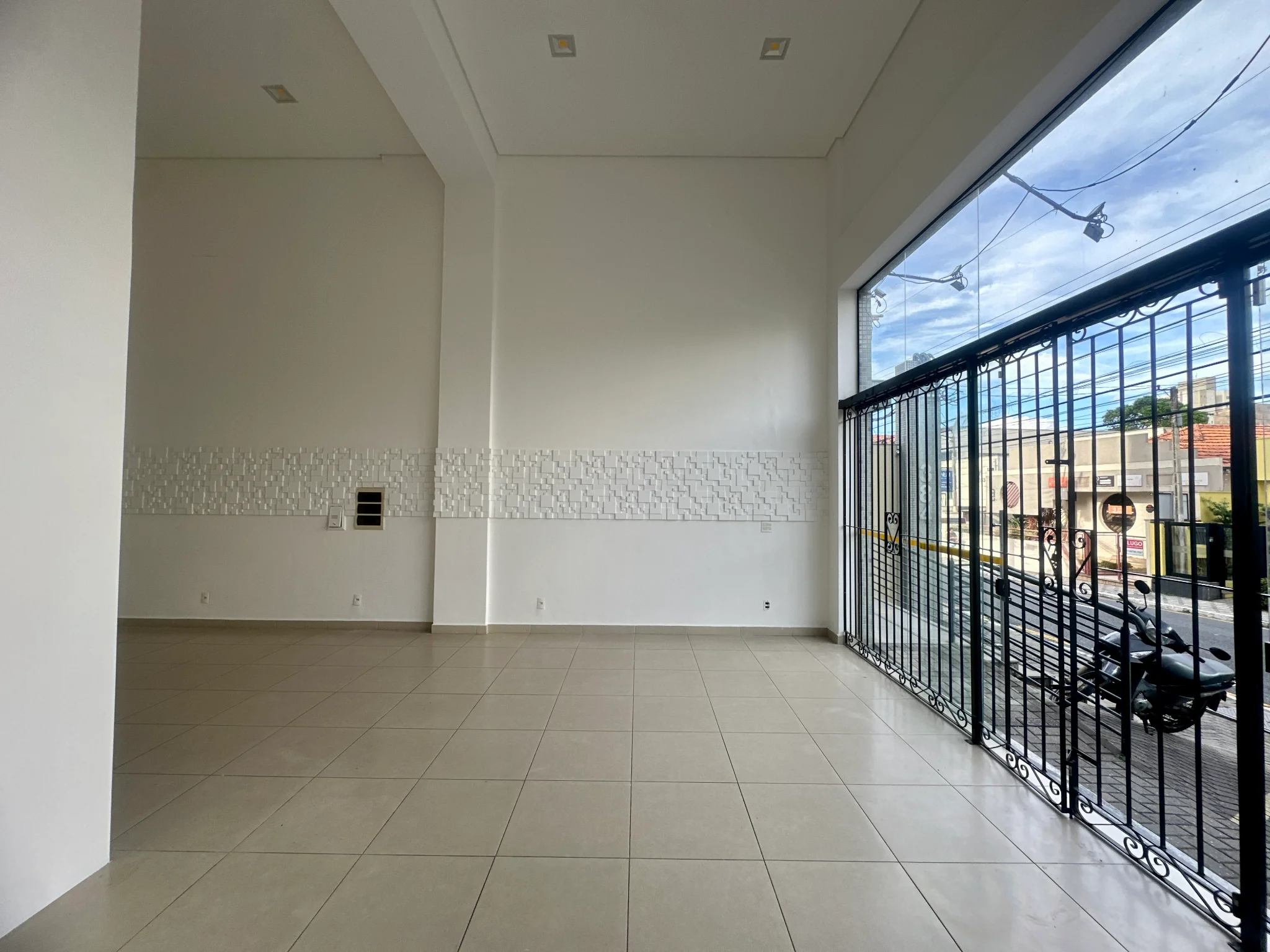 Ponto Comercial disponível para locação no Edifício Office Way em Taubaté/SP
