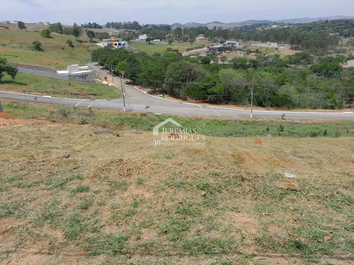 Terreno à venda com 630 m² no Condomínio Campos do Conde em Taubaté/SP.