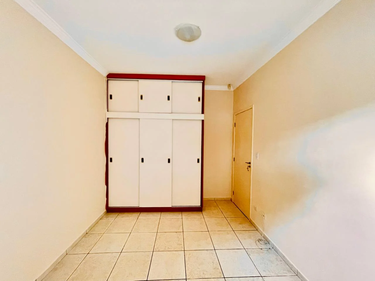 Casa com 3 dormitórios á venda no Condomínio Taubaté Village em Taubaté/SP.