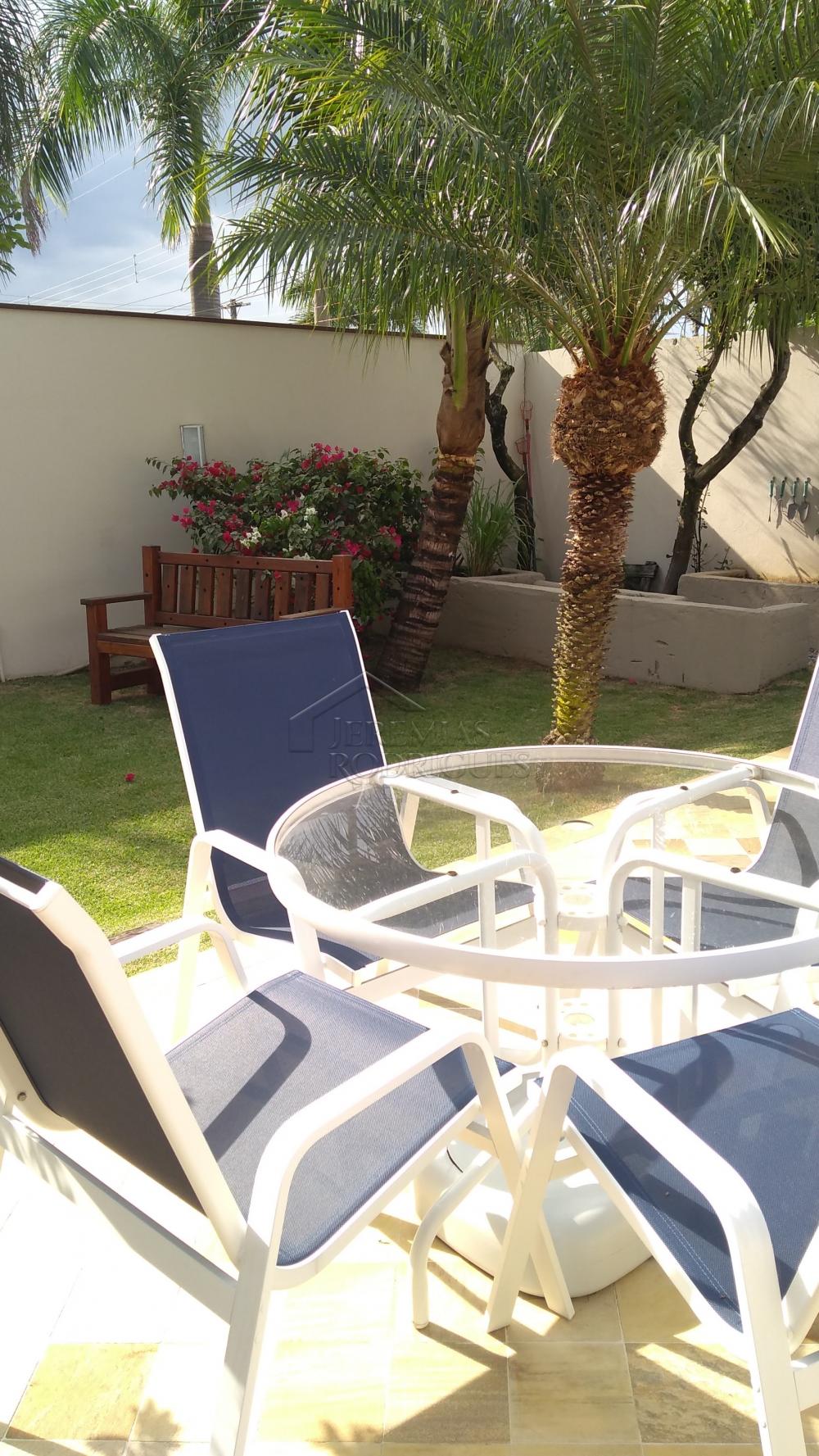 Casa à venda com 4 dormitórios no Condomínio Taubaté Village em Taubaté/SP. 