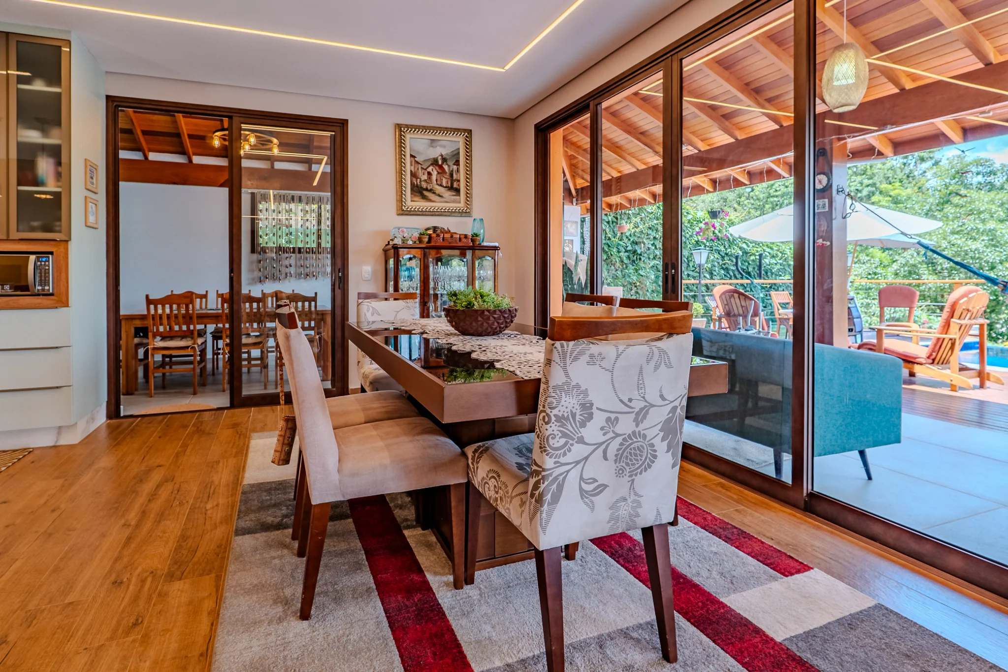 Casa à venda com 3 suítes no Condomínio Parque da Mantiqueira em Santo Antônio do Pinhal/SP. 