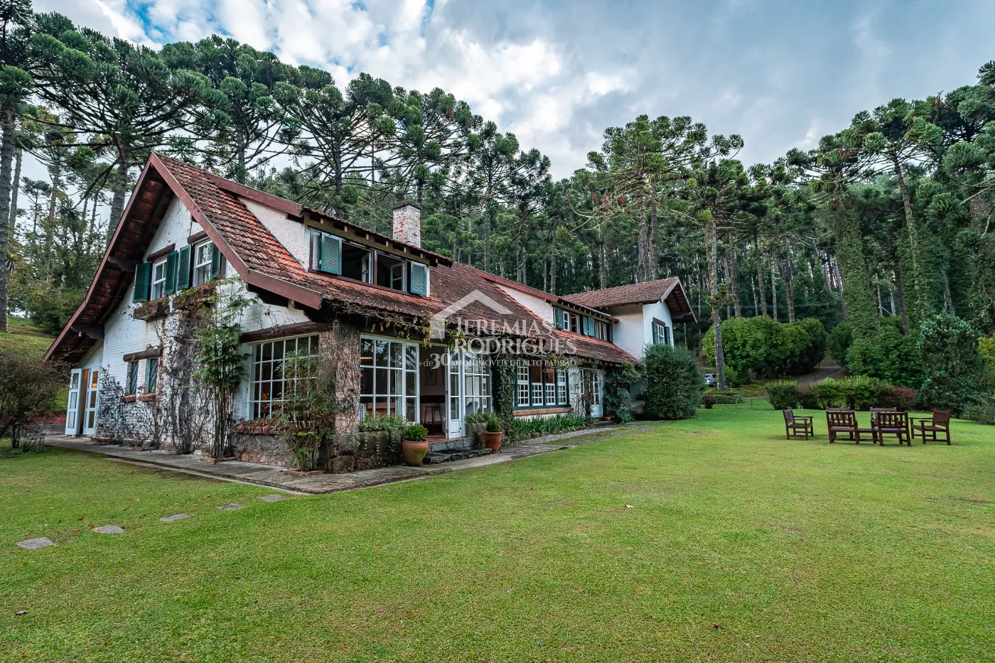 Casa com 9 dormitórios, 694 m² - Condomínio Reserva Figueiredo - Campos do Jordão/SP