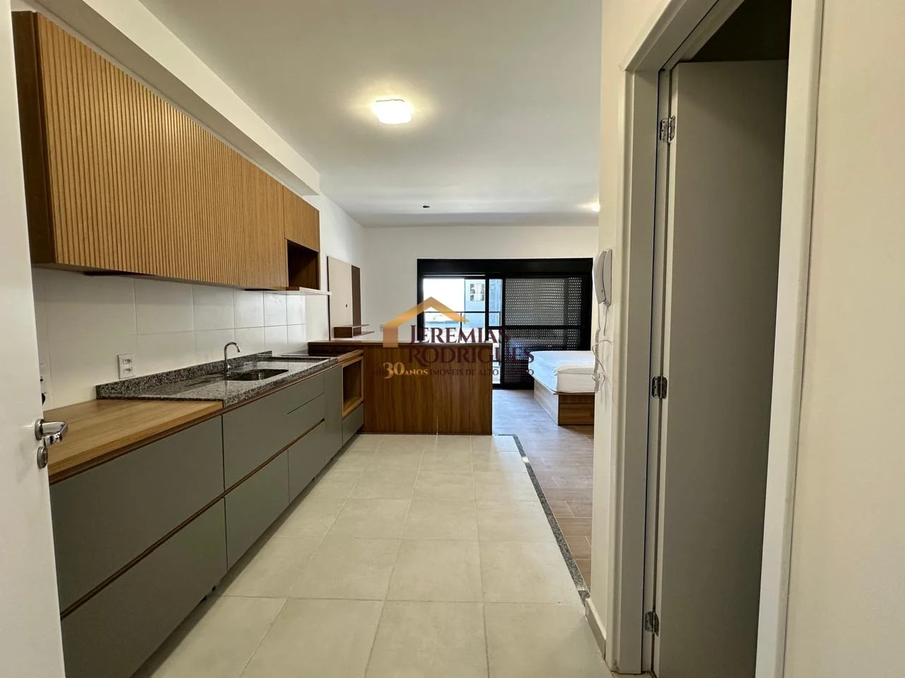 Loft mobiliado para locação e venda no Condomínio Spot Residences em Taubaté/SP.