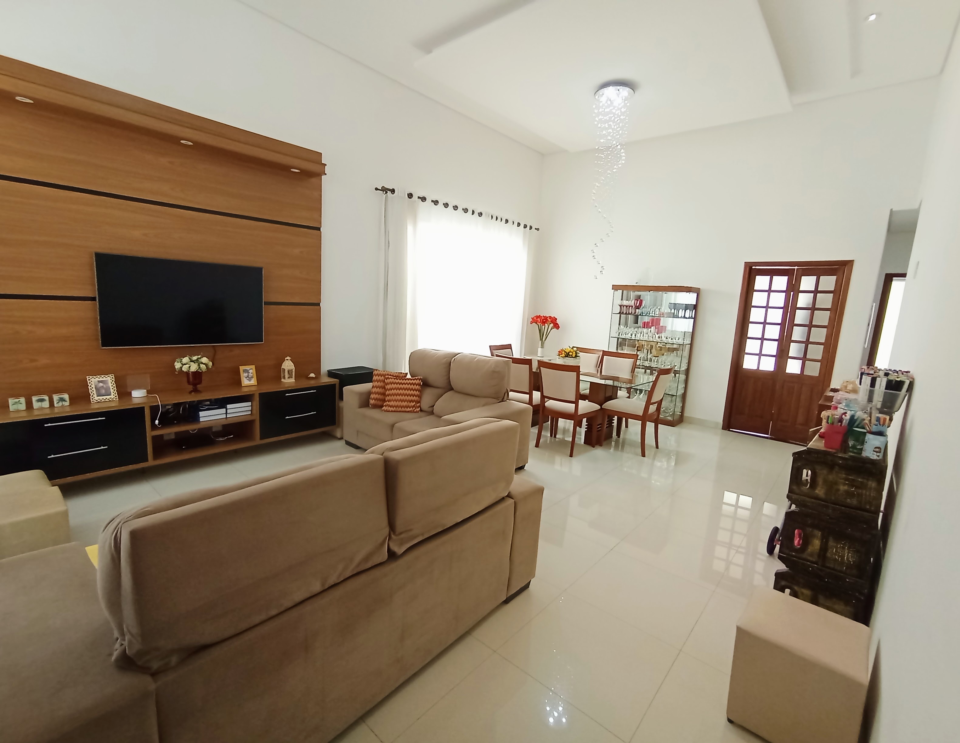 Casa à venda com 2 dormitórios no Condomínio Verdes Vales em Taubaté/SP.