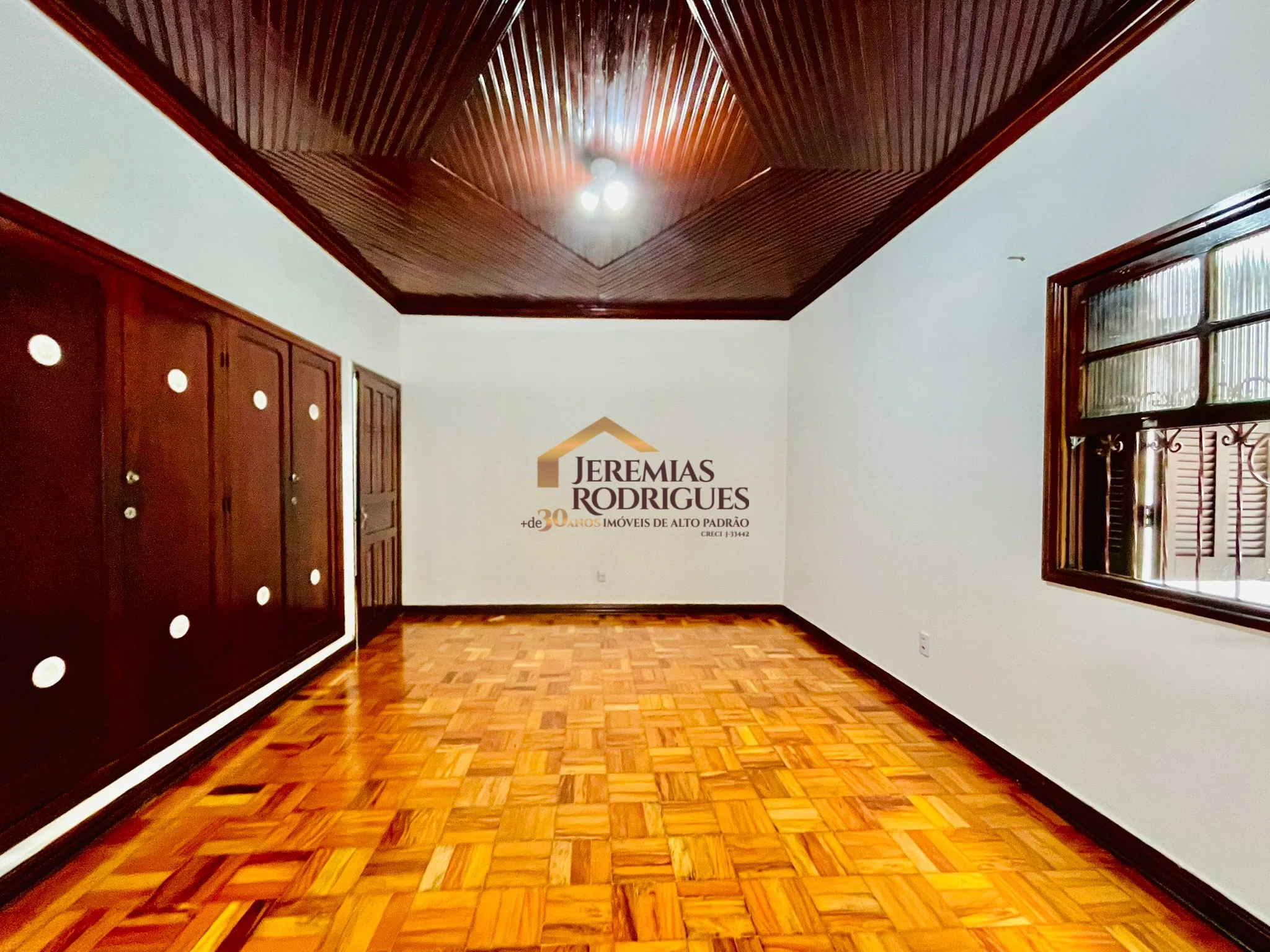 Casa para locação com estrutura para ponto comercial no Centro de Pindamonhangaba/SP. — foto 16