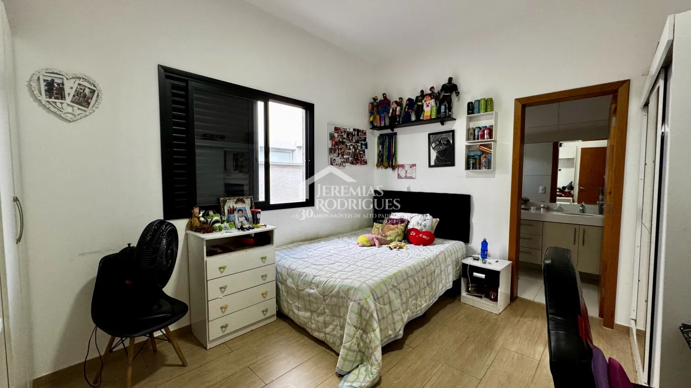 Casa à venda com 3 suítes no Condomínio Reserva dos Lagos em Pindamonhangaba/SP.