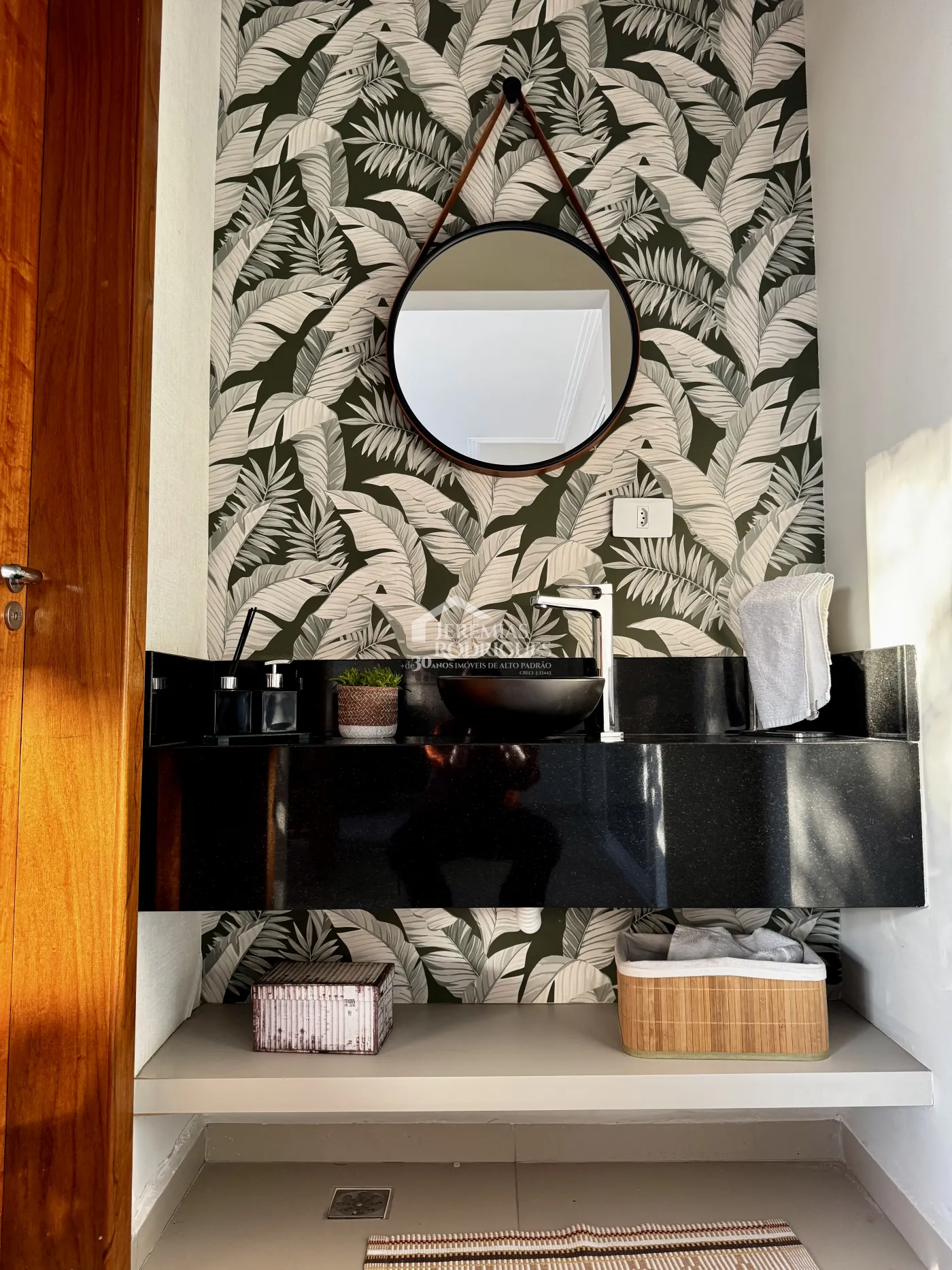 Casa à venda com 3 suítes no Condomínio Reserva dos Lagos em Pindamonhangaba/SP.