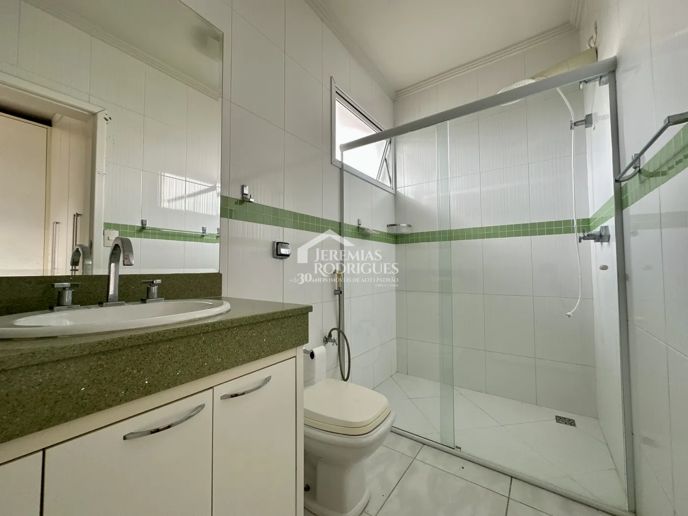 Casa para venda e locação com 4 suítes no Condomínio Campos do Conde II em Tremembé/SP