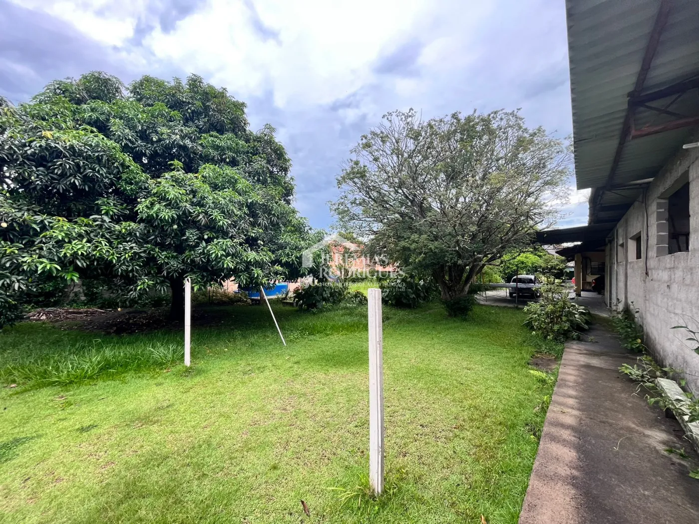 Terreno com 1.800 m² no bairro Campo Alegre em Pindamonhangaba/SP.