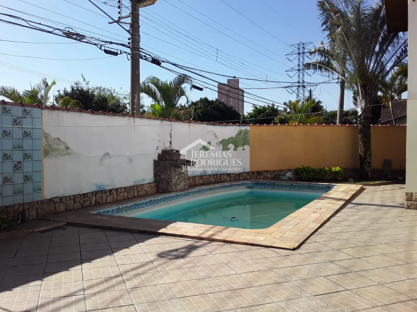 Casa sobradada à venda com 3 dormitórios no bairro Jardim Morumby em Taubaté/SP