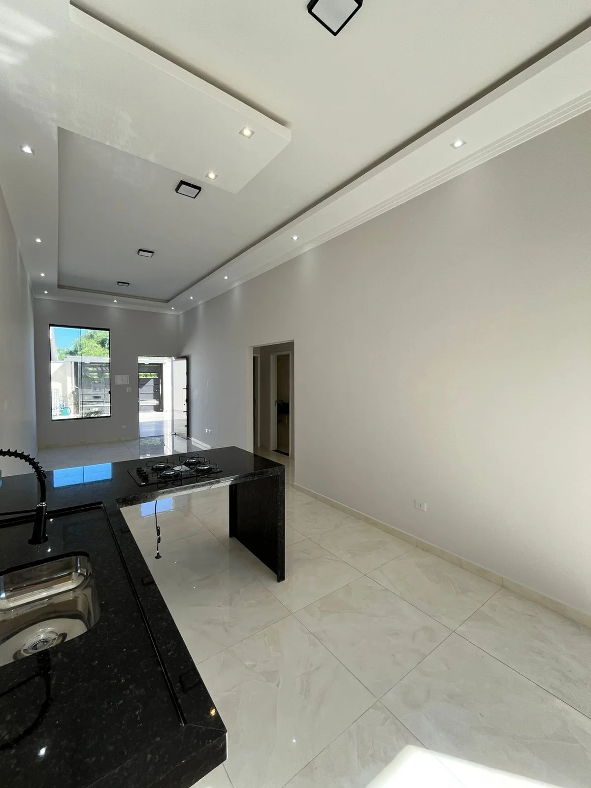 Casa à Venda em Pindamonhangaba com Piscina Privativa — 3 Dormitórios, Suíte, 102 m² | Próxima ao Centro
