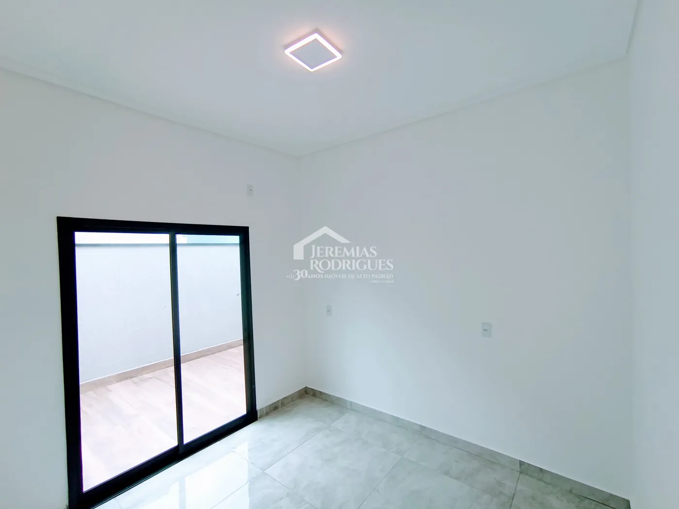 Casa à venda com 3 dormitórios no Condomínio Bosque da Imperatriz em Pindamonhangaba/SP.