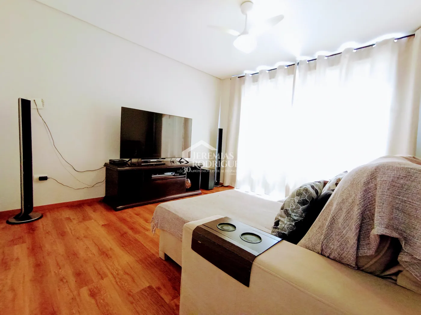 Casa à venda com 3 suítes no Condomínio Reserva dos Lagos em Pindamonhangaba/SP.