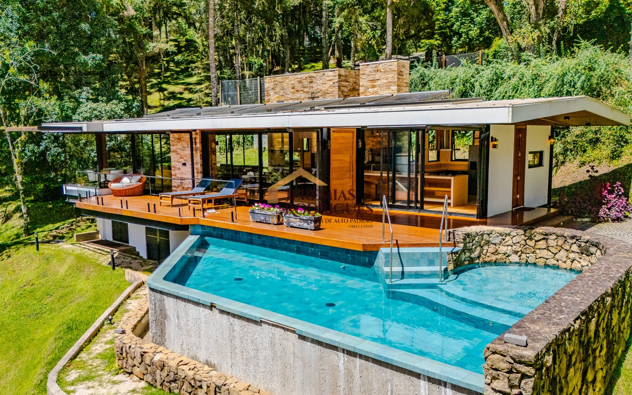 Casa de Campo á venda no Condomínio Residencial Véu da Noiva em Campos do Jordão/SP. — foto 38