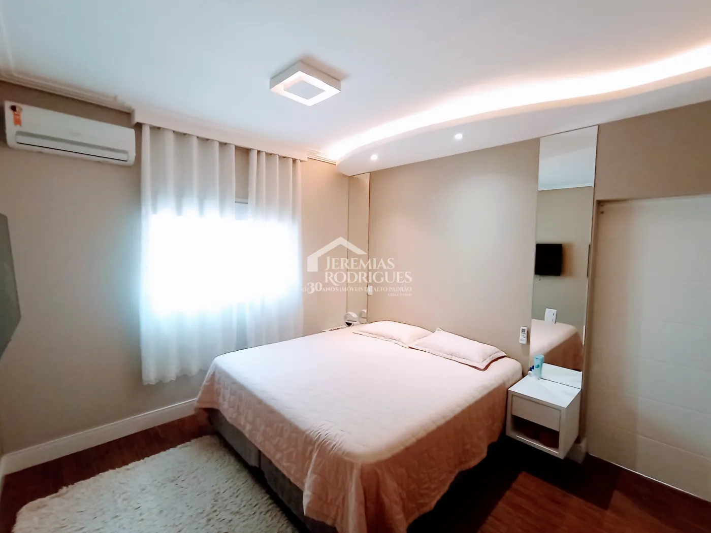 Casa à venda com 4 suítes no Condomínio Altos da Serra VI em São José dos Campos/SP