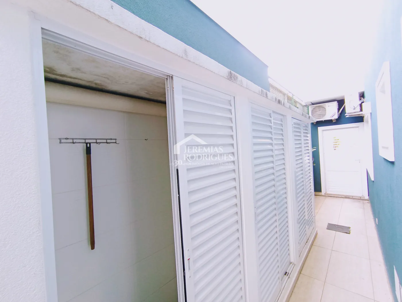 Casa para venda e locação com 4 suítes no Condomínio Taubaté Village em Taubaté/SP.