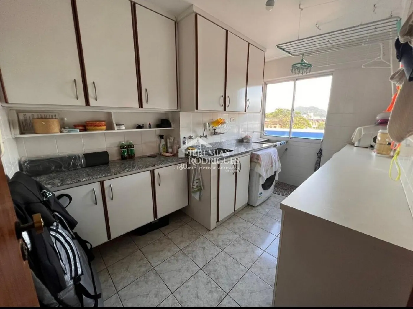Cobertura duplex à venda com 2 dormitórios, 113 m² no Condomínio Sol Tropical em Ubatuba/SP.