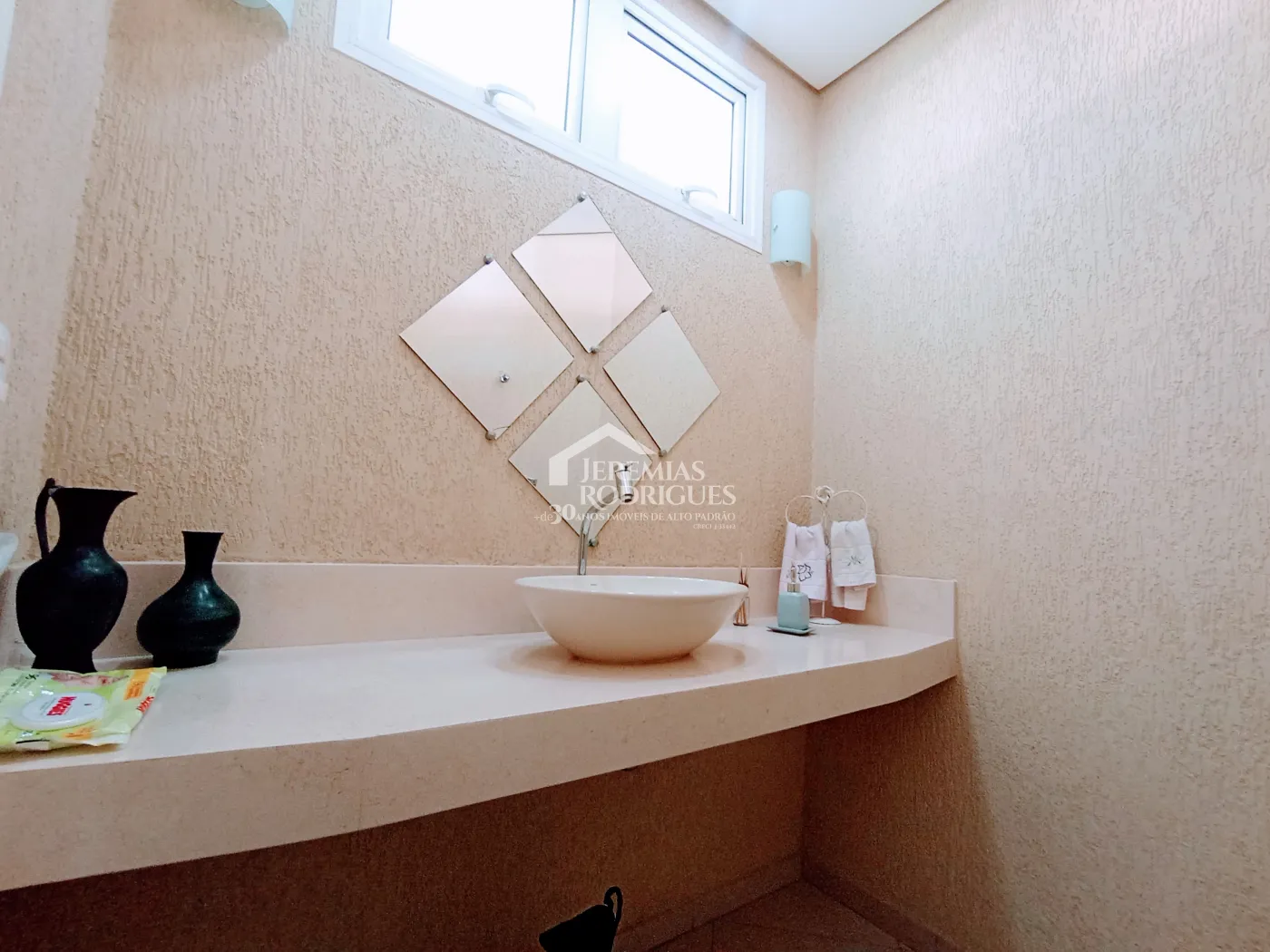 Casa à venda com 4 dormitórios no Condomínio Village Paineiras em Pindamonhangaba/SP