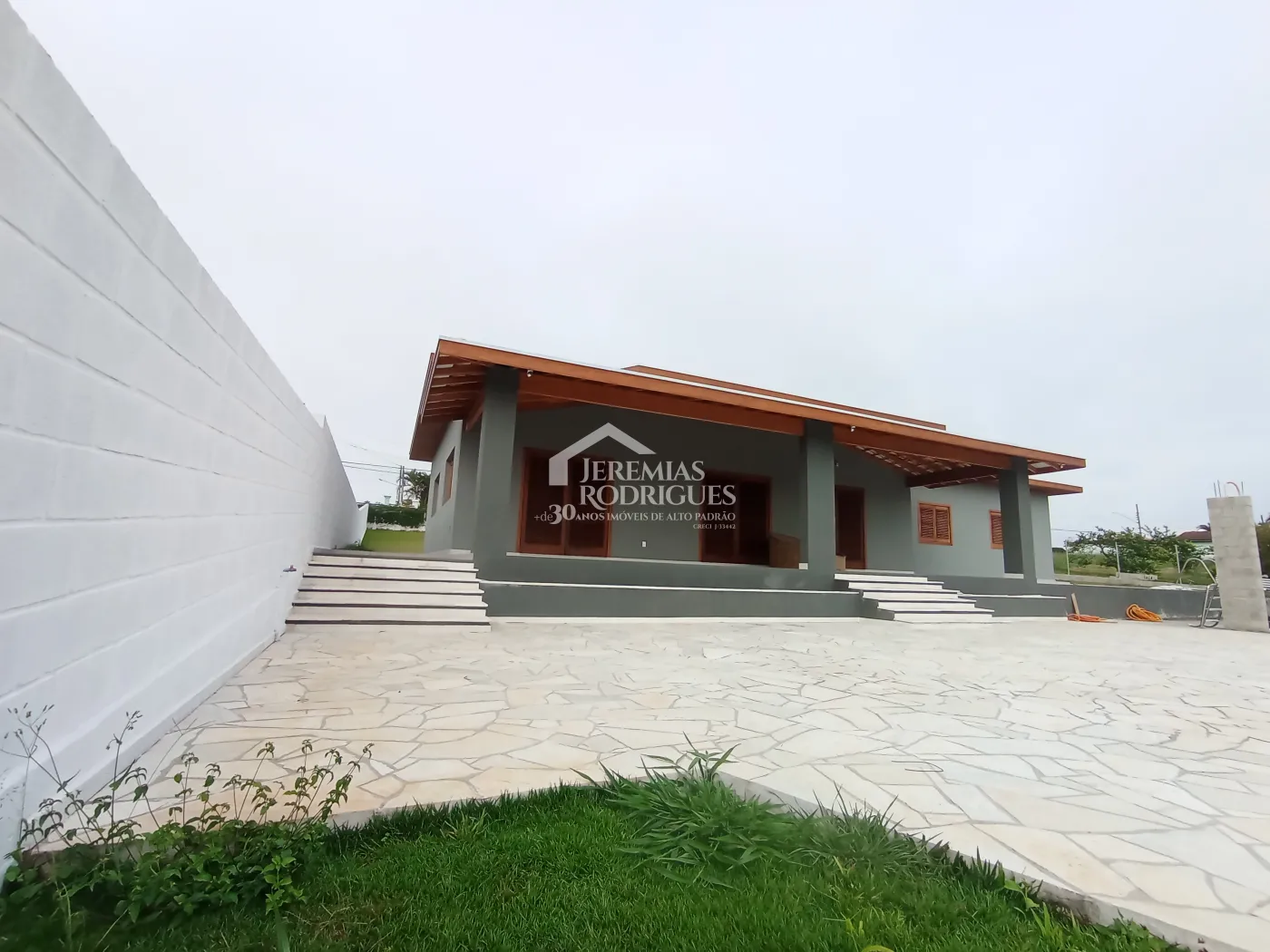 Casa à venda com 4 dormitórios no Condomínio Chácaras Cataguá em Taubaté/SP
