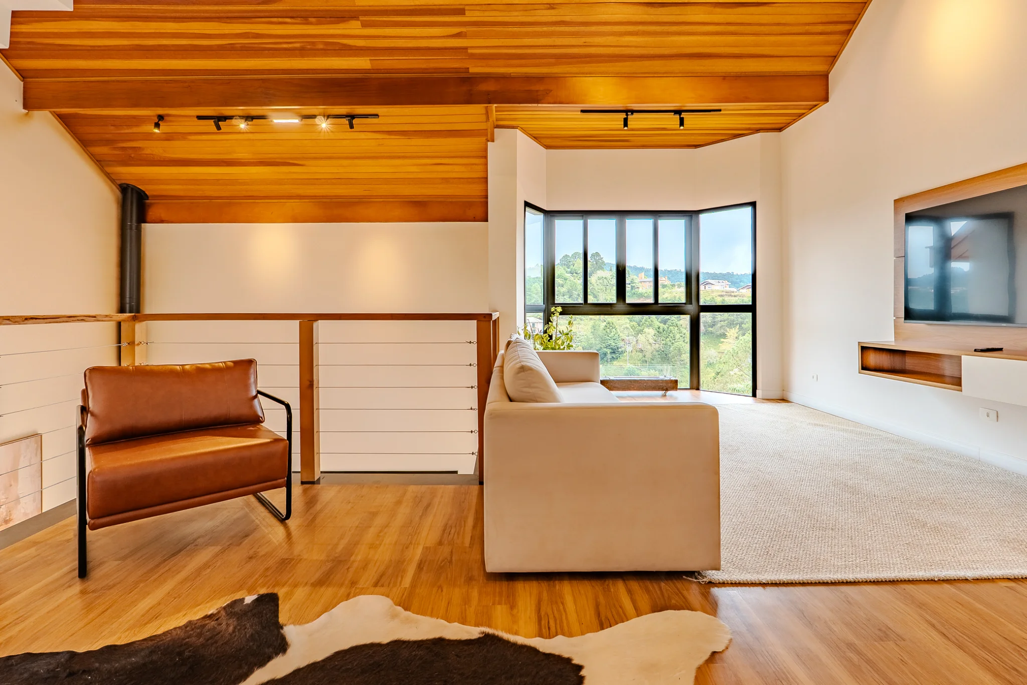 Casa à venda com 4 suítes no Condomínio Beverly Hills em Campos do Jordão/SP. 