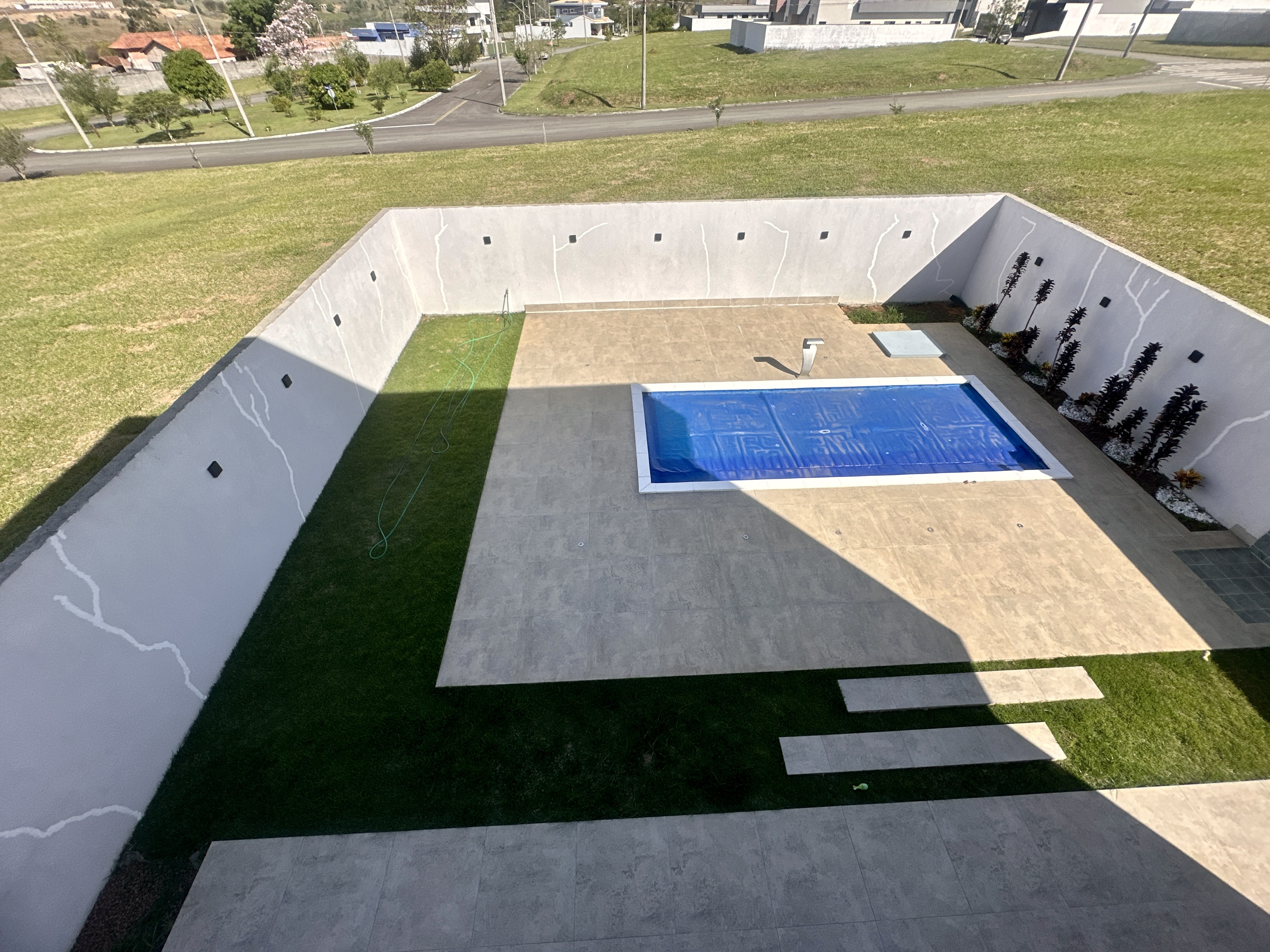 Casa à venda com 4 dormitórios no Condomínio Bella Vitta em Caçapava/SP.