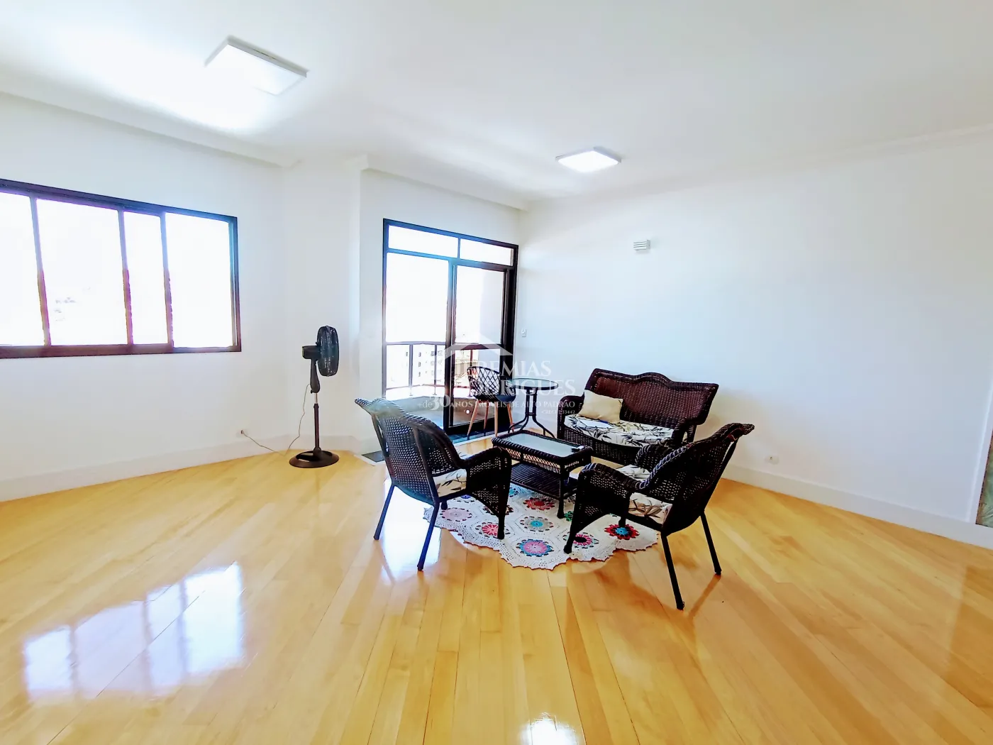 Apartamento para venda com 2 suítes no Edifício Rosa Abirached em Taubaté/SP
