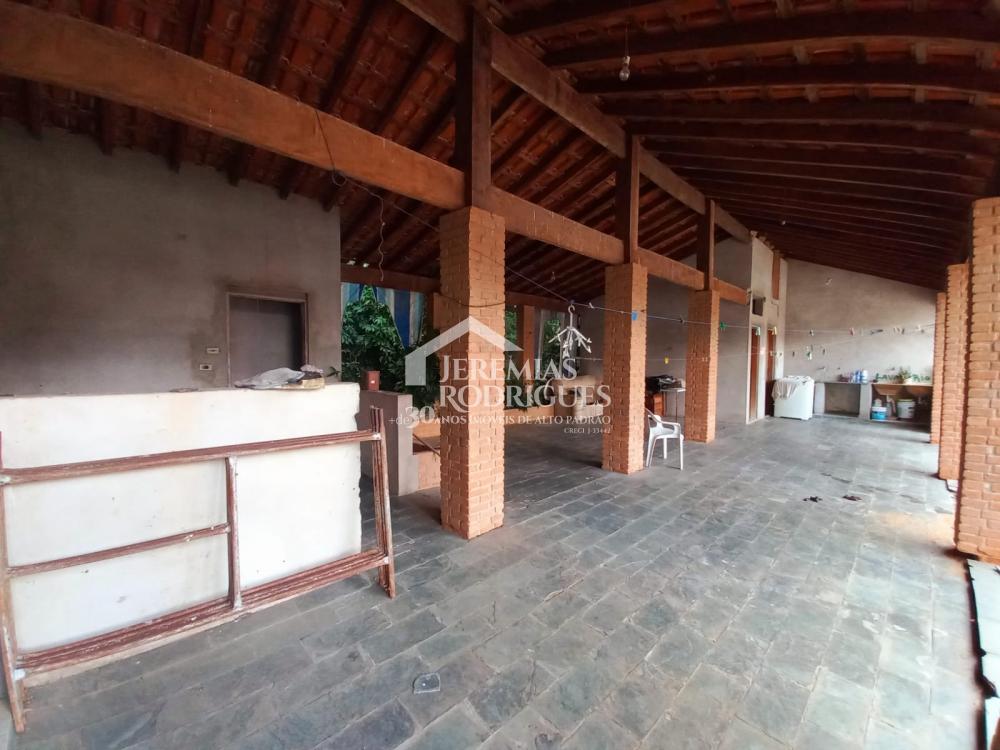 Espetacular casa térrea com piscina, quintal amplo e ótima localização - Pindamonhangaba/SP