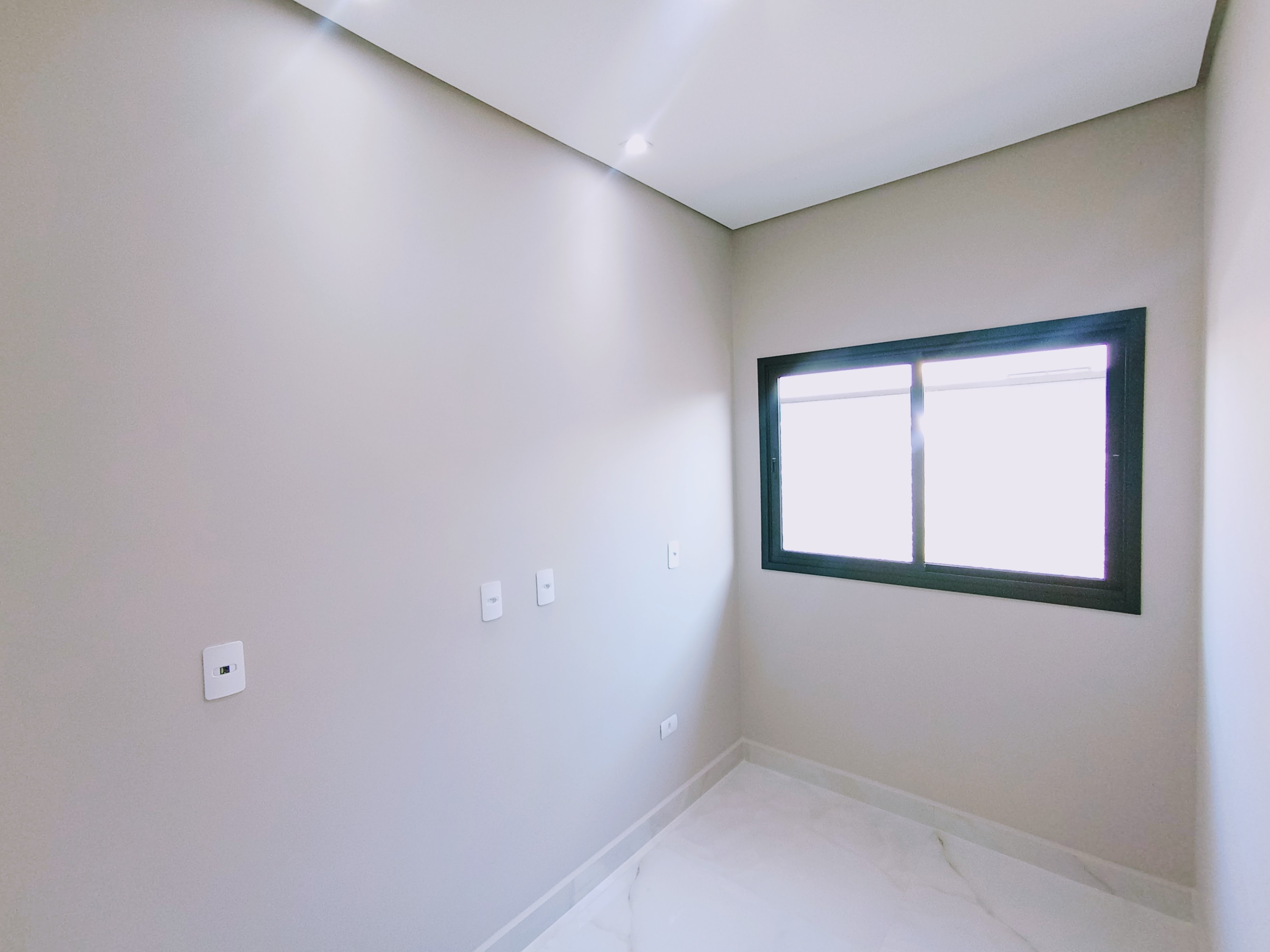 Casa à venda com 3 dormitórios no Condomínio Ouro Ville em Taubaté/SP.